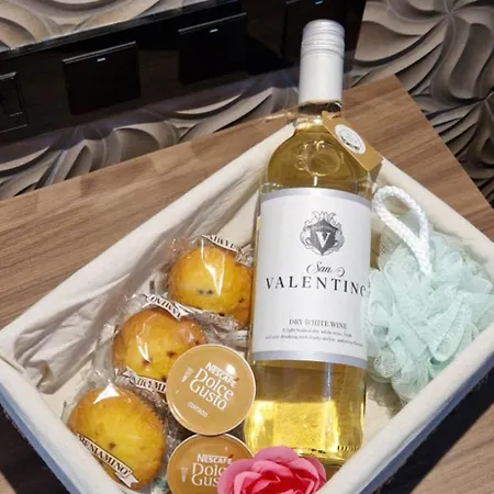 B8 Seaside Luxury With Terrace- New דירה