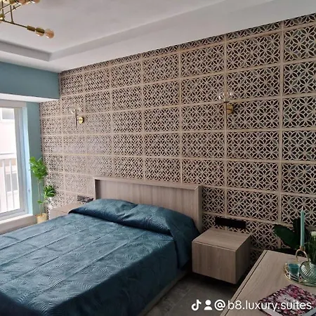 B8 Seaside Luxury With Terrace- New דירה