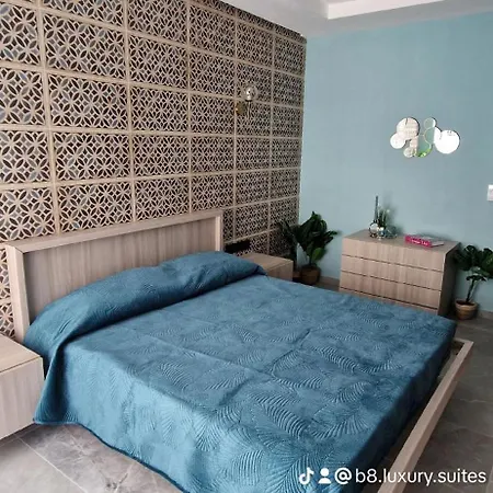 B8 Seaside Luxury With Terrace- New דירה *