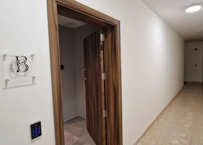 B8 Seaside Luxury With Terrace- New *