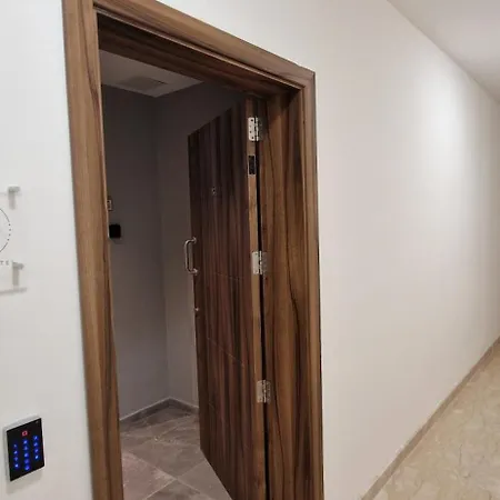 B8 Seaside Luxury With Terrace- New *
